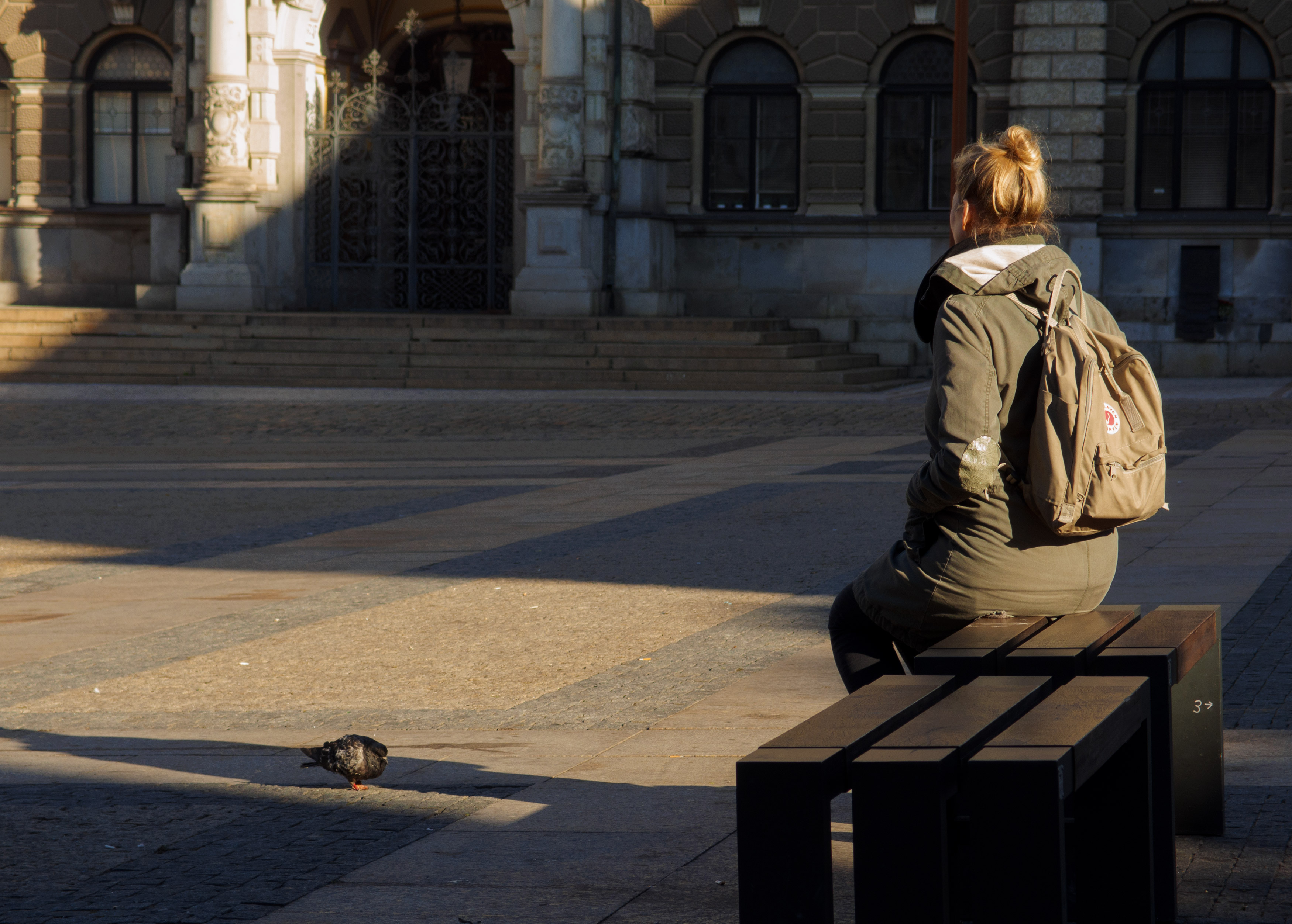 waiting-woman-with-a-pigeon